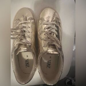 ZARA Shoes Youth 3.5 Lace Up Low Top Metallic Bow Sneakers Gold Faux Leather